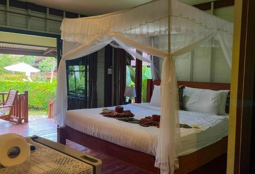 스탠다드 트리플 룸 풀장 전망, Koh Yao Seaview Bungalow