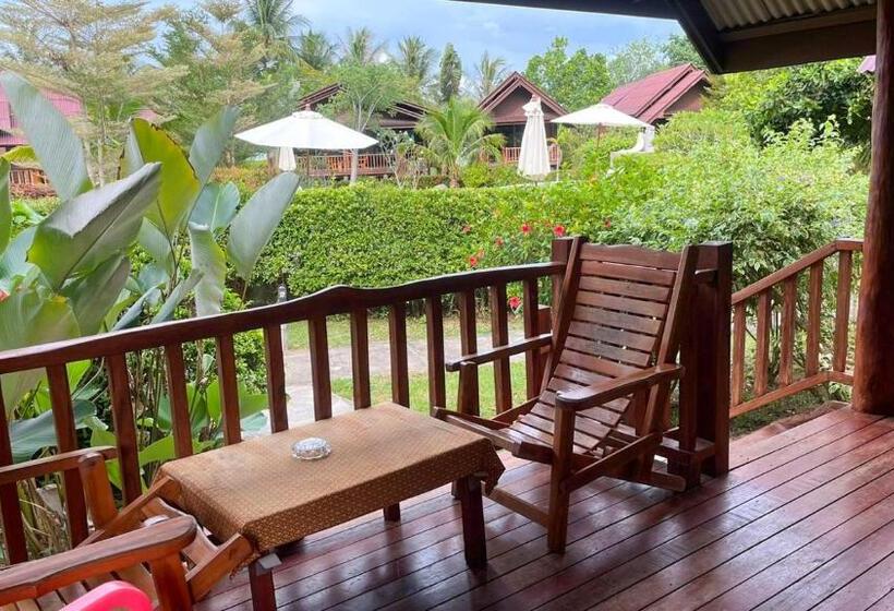 Трехместный Номер Стандарт Вид на Бассейн, Koh Yao Seaview Bungalow