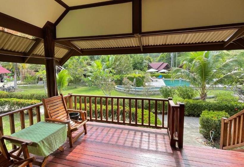 プールの見えるスタンダードトリプルルーム, Koh Yao Seaview Bungalow