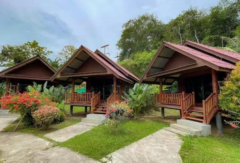プールの見えるスタンダードトリプルルーム, Koh Yao Seaview Bungalow