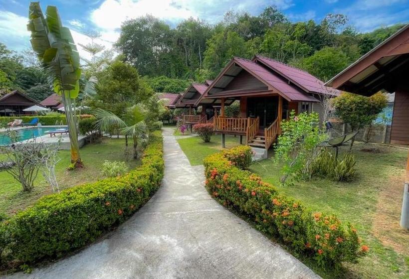 غرفة قياسية مطلّة علي حمام السباحة, Koh Yao Seaview Bungalow