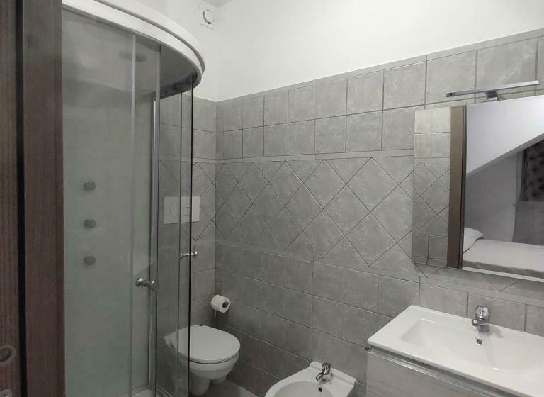 标准间, Lotus B&b