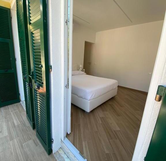 اتاق سه نفره دلوکس با چشمانداز دریا, Affittacamere Benedetta E Isabelle