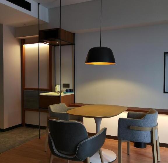 Люкс, Artyzen Habitat Qiantan Shanghai