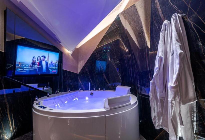 اتاق استاندارد با وان آب گرم, Le Suites Del Duomo Luxury