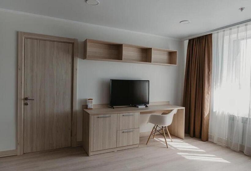 سوییت با چشمانداز باغ, Ye S астана