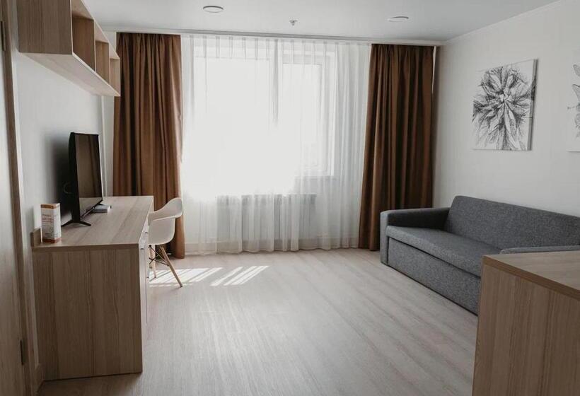 سوییت با چشمانداز باغ, Ye S астана