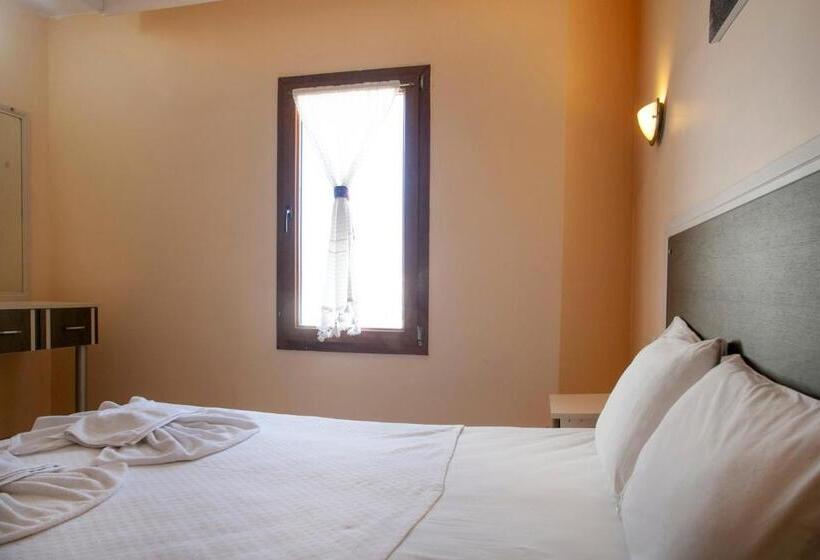 דירת חדר נוף לגינה, Beyaz Konak Evleri