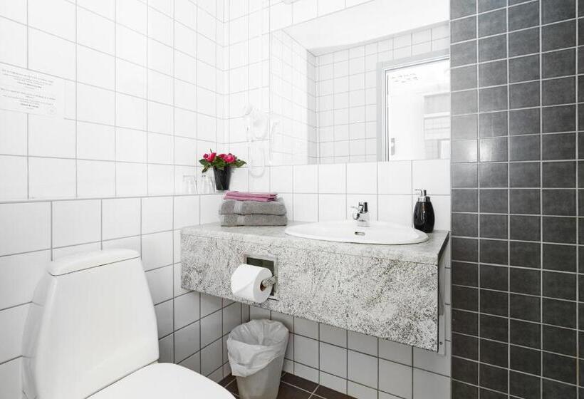 Четырехместный Номер Стандарт, Hasse På Sjökanten Hotell & Restaurang