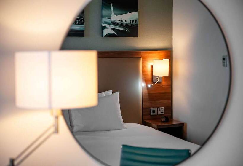 Номер Стандарт 2 Двуспальные Кровати, Hilton Garden Inn London Heathrow Airport