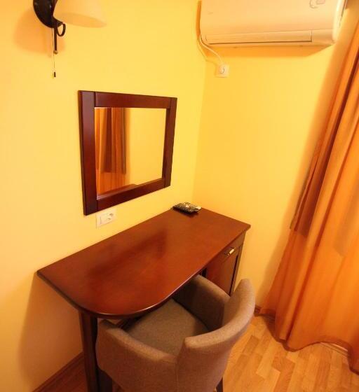 اتاق اکونومی یک تخته, Laguna