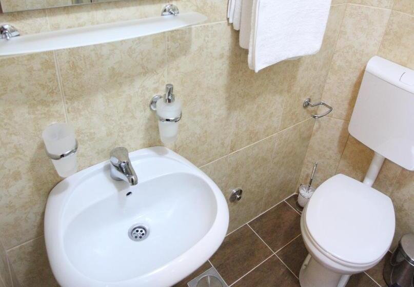 اتاق اکونومی, Laguna