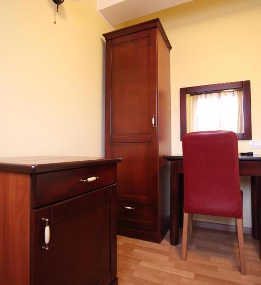 اتاق اکونومی, Laguna