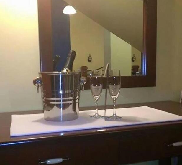 اتاق اکونومی یک تخته, Laguna