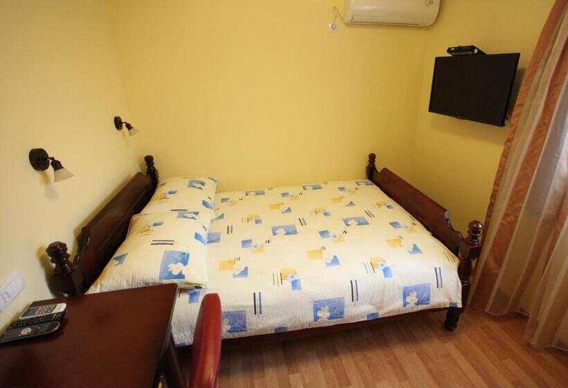 اتاق اکونومی, Laguna