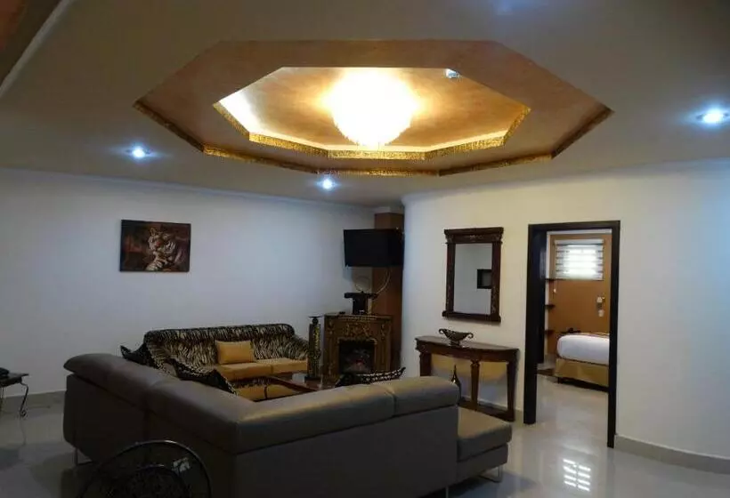 سوئیت پرزیدنت, Mary Carmen