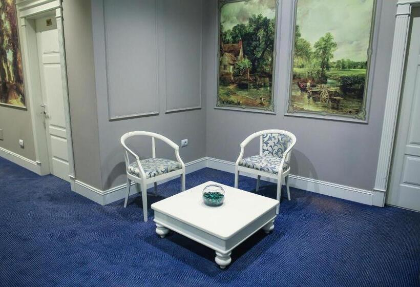 غرفة ديلوكس, Monarch