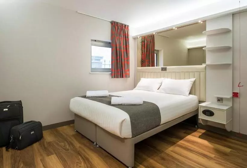 Standard-invahuone, Point A Hotel London Canary Wharf