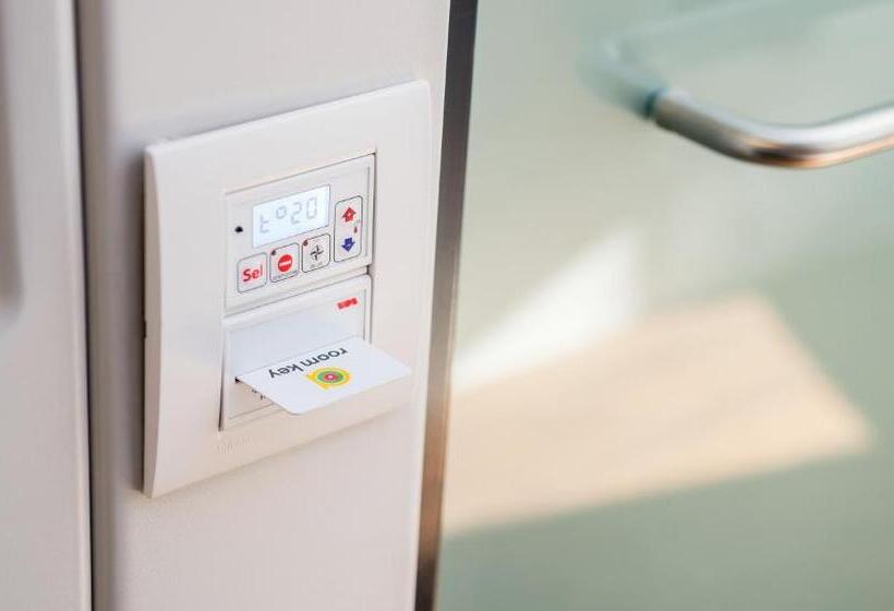 חדר סטנדרט מותאם לאדם עם מוגבלויות, Point A Hotel London Canary Wharf