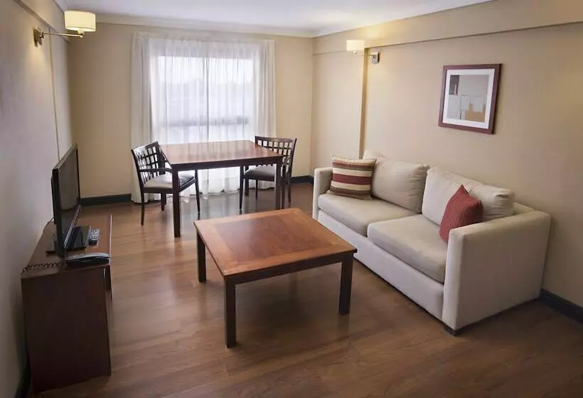 スイート, Premium Tower Suites San Luis