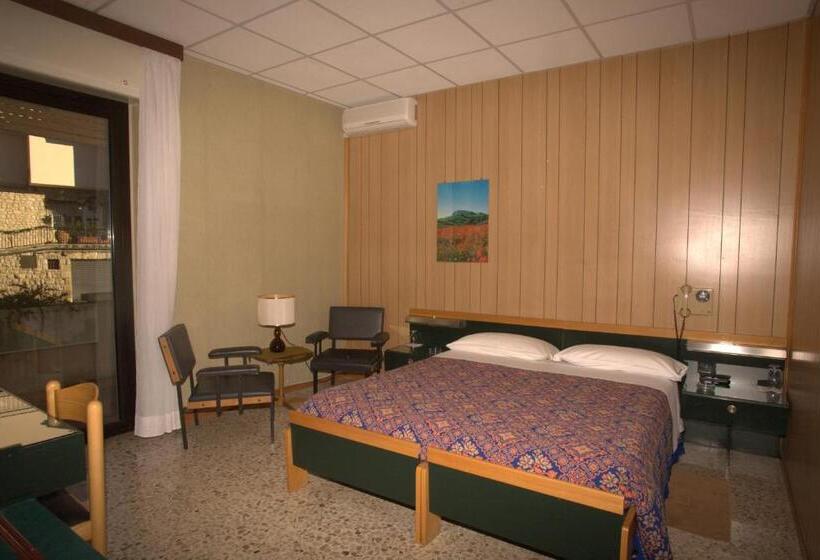 اتاق استاندارد سه نفره, Quercia Antica