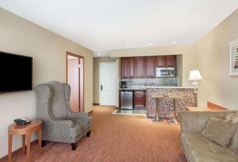 سوییت اجرایی, Ramada By Wyndham Flushing Queens