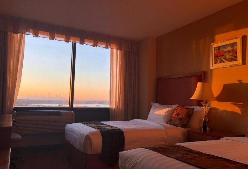 חדר סטנדרט שתי מיטות זוגיות, Ramada By Wyndham Flushing Queens