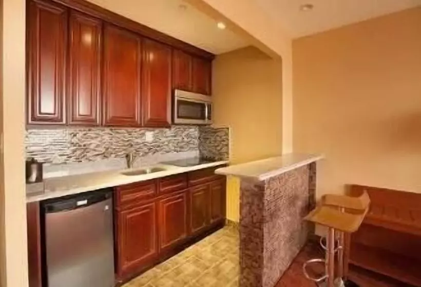 身障者適用スイートルーム, Ramada By Wyndham Flushing Queens