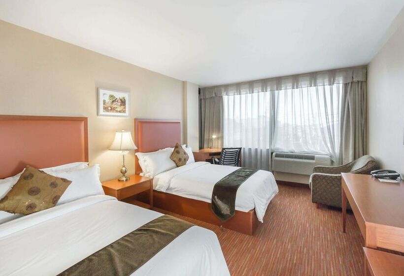 סוויטה, Ramada By Wyndham Flushing Queens
