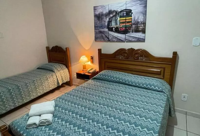 Superior Kolmen Hengen Huone, Regência