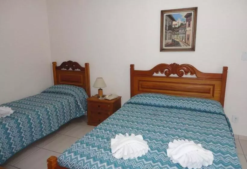Economy Triple Room, Regência