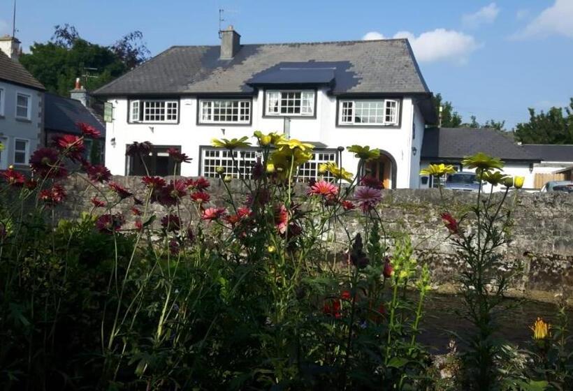 חדר אקונומי, Ryan's River Lodge B&b