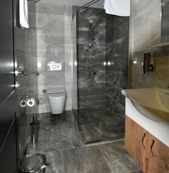 سوئیت با وان آب گرم, Sahil Hotel Pendik