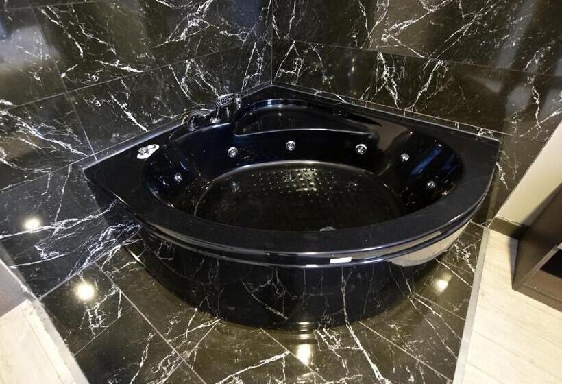 سوئیت با وان آب گرم, Sahil Hotel Pendik