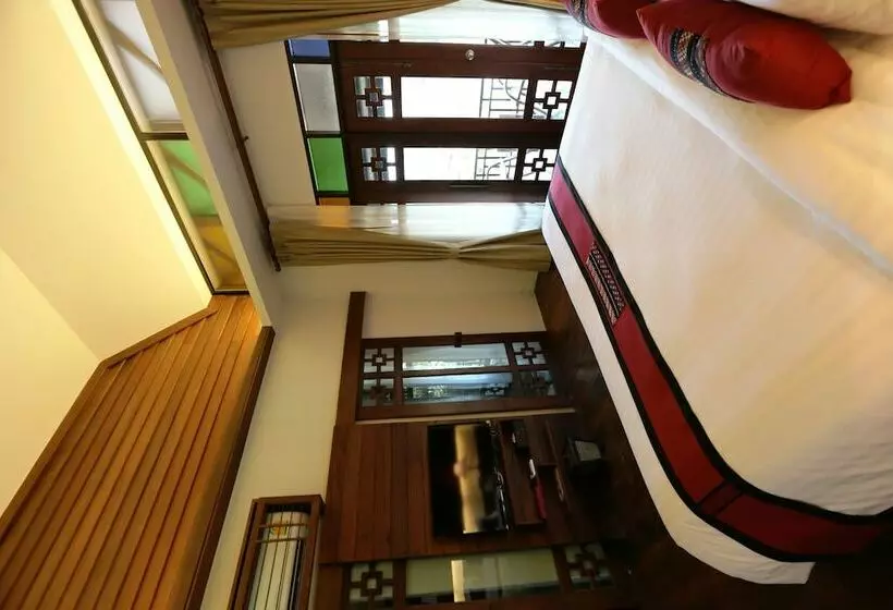 اتاق لوکس با بالکن, The Balcony Chiang Mai Village