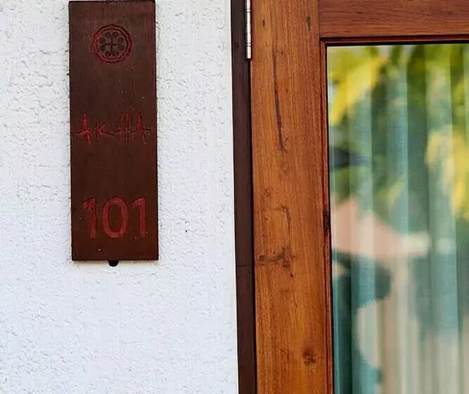 اتاق لوکس با بالکن, The Balcony Chiang Mai Village