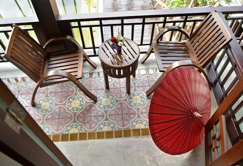 اتاق لوکس با بالکن, The Balcony Chiang Mai Village