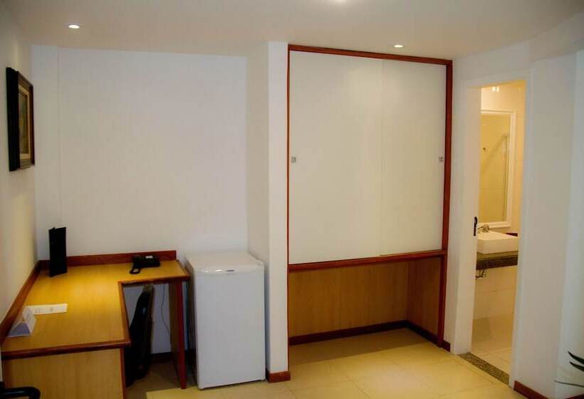 اتاق استاندارد سه نفره, Villa Reggia