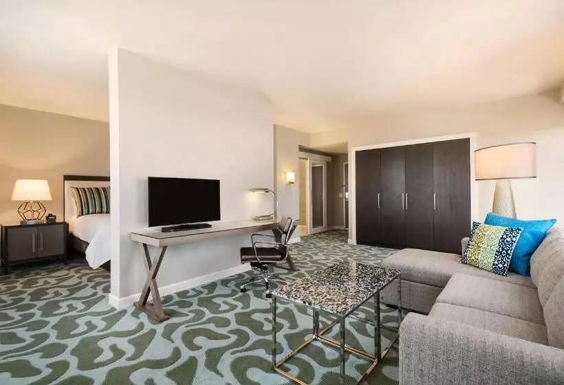 キングサイズベッドのデラックススイート, Wyndham Grand Jupiter At Harbourside Place