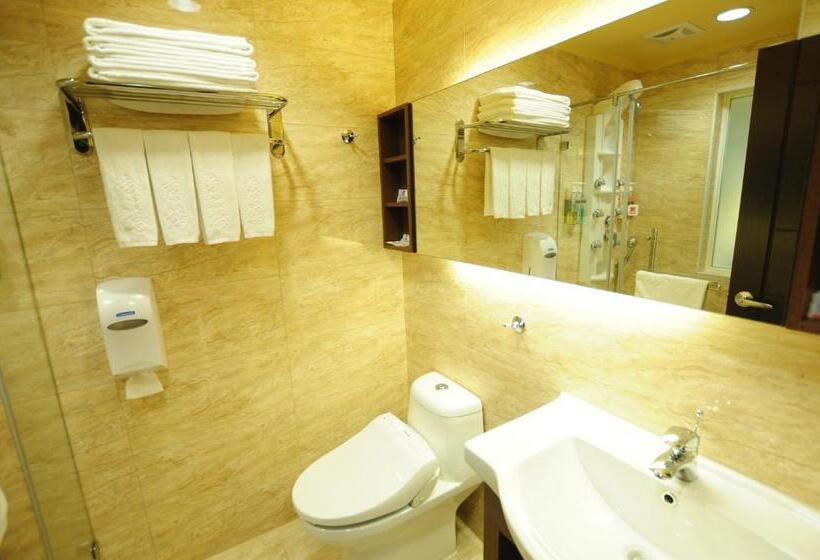 اتاق لوکس چهار تخته, Kindness Hotel   Kaohsiung Guang Rong Pier