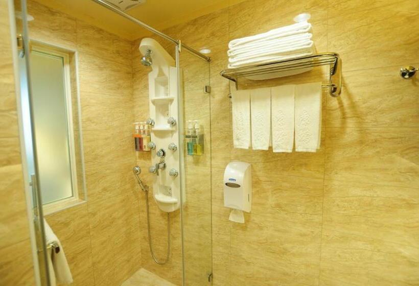اتاق لوکس چهار تخته, Kindness Hotel   Kaohsiung Guang Rong Pier