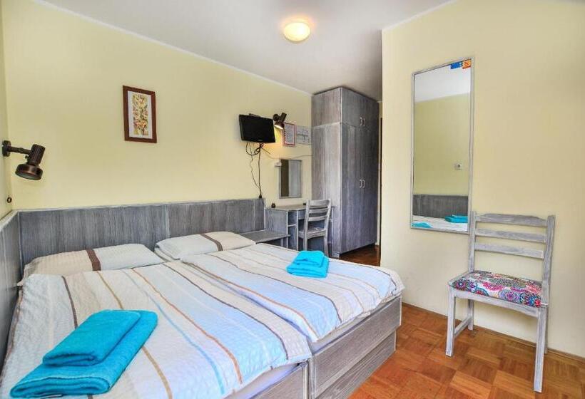 اتاق استاندارد, Maestral Residence