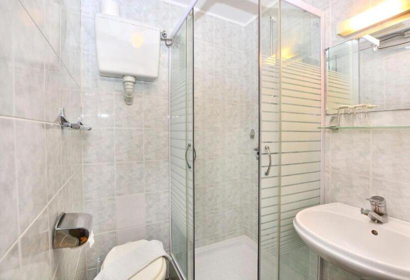 اتاق استاندارد یک نفره, Maestral Residence