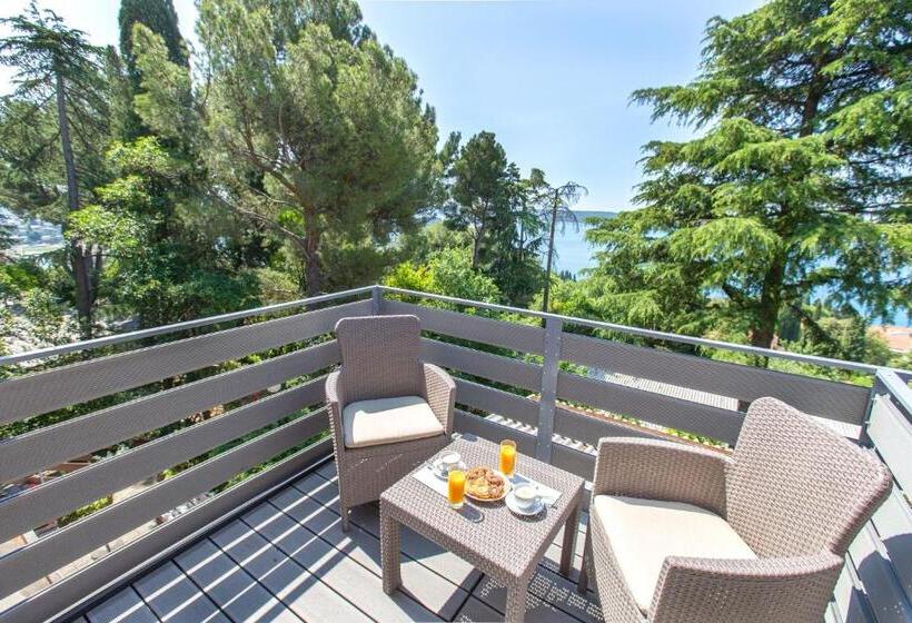 اتاق استاندارد با بالکن و چشمانداز دریا, Maestral Residence