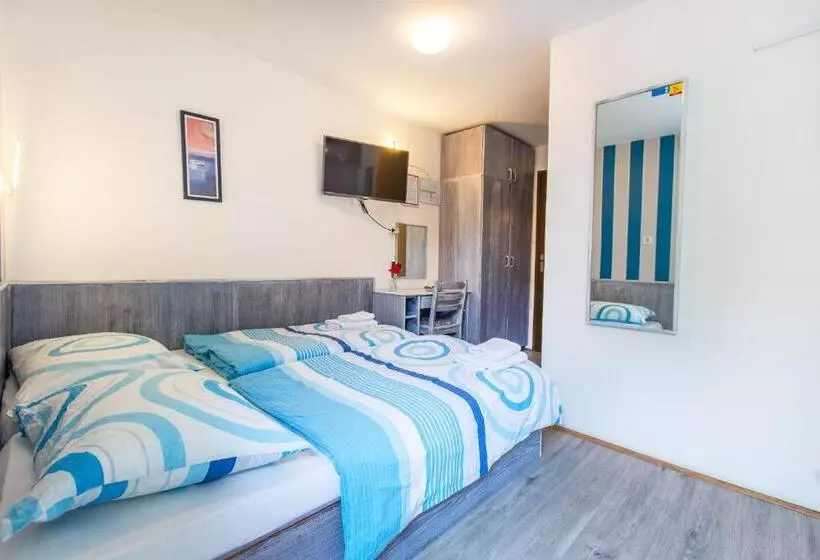 اتاق استاندارد با بالکن و چشمانداز دریا, Maestral Residence