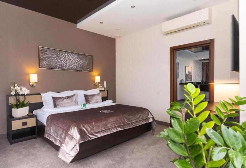 سوئیت پرزیدنت, Nemo Hotel Resort & Spa