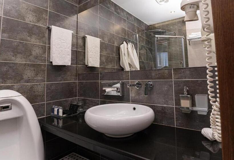 مجموعه ویستا شهر, Nemo Hotel Resort & Spa