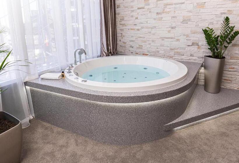 مجموعه ویستا شهر, Nemo Hotel Resort & Spa