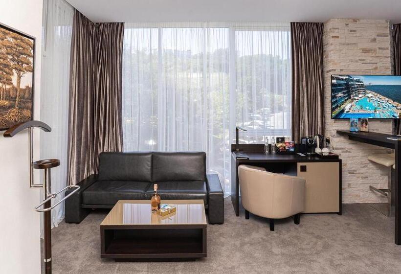 مجموعه ویستا شهر, Nemo Hotel Resort & Spa