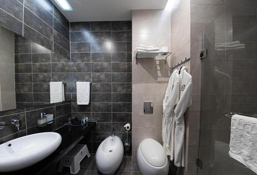 سوییت خانوادگی, Nemo Hotel Resort & Spa